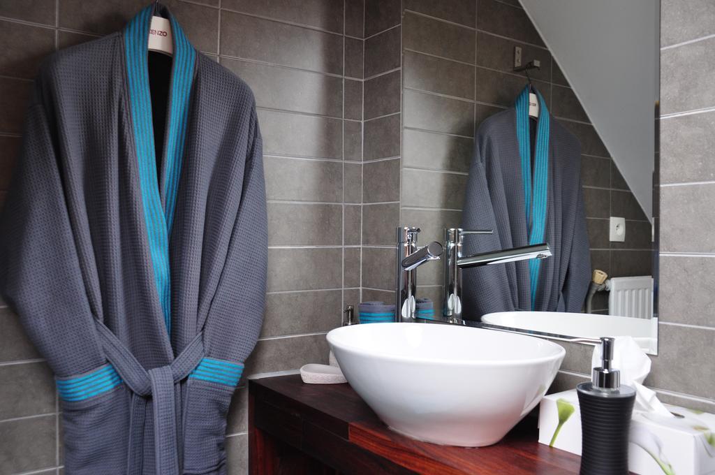 Du Cote De Chez Jos Hotel Bezons Bilik gambar